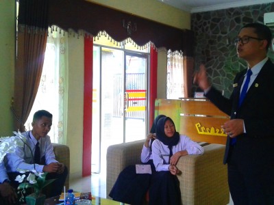 HORISON GOES TO SCHOOL